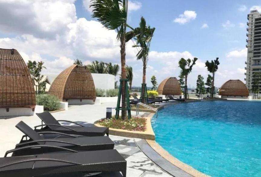 Almas Suites Poolview Netflix 100Mbps Bystay Nusajaya  Eksteriør bilde